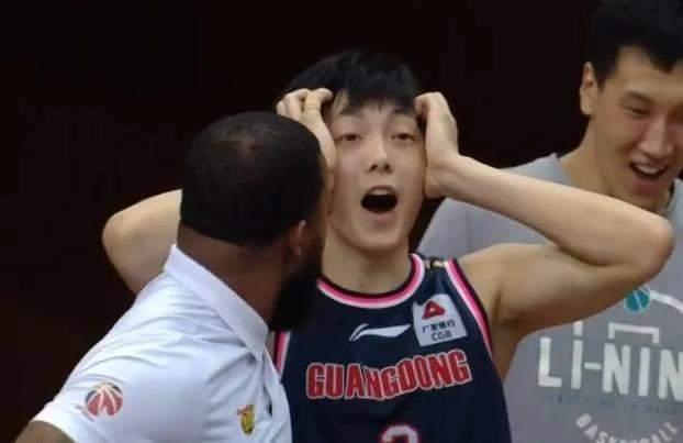 饺子vs大虎直播视频，一场关于吃与看的流量对决